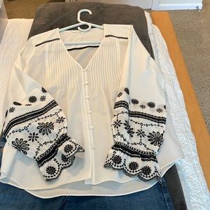 Excellent condition, cotton v- neck, white with black embroidery.